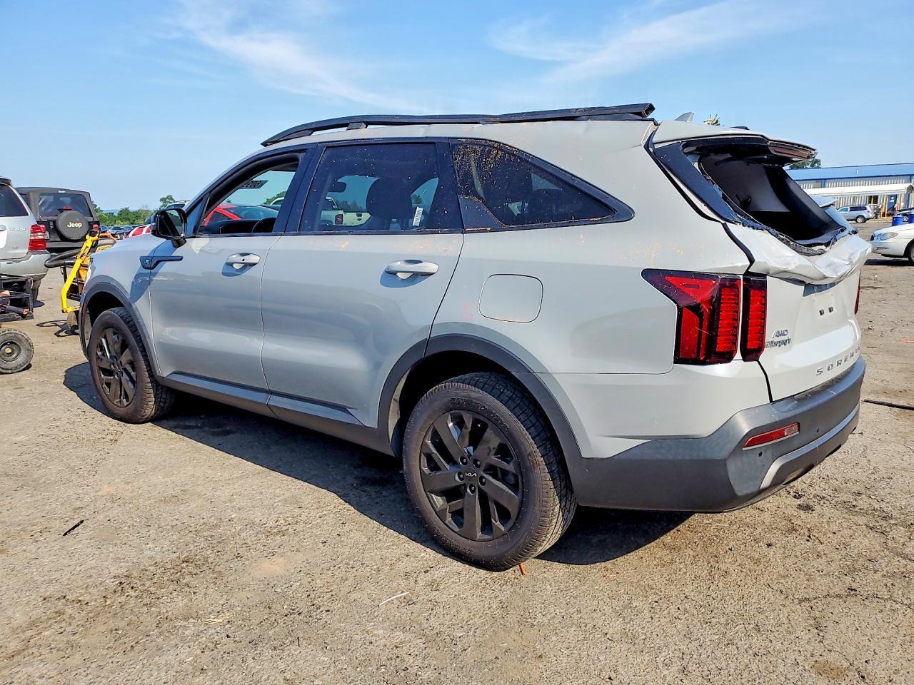 2022 Kia Sorento S - Фото 2
