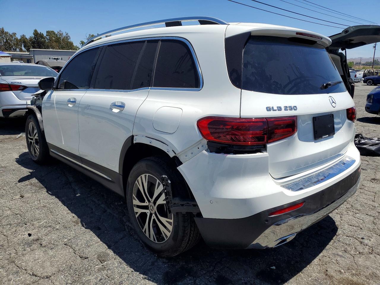 2025 Mercedes-Benz Glb 250 - Фото 2