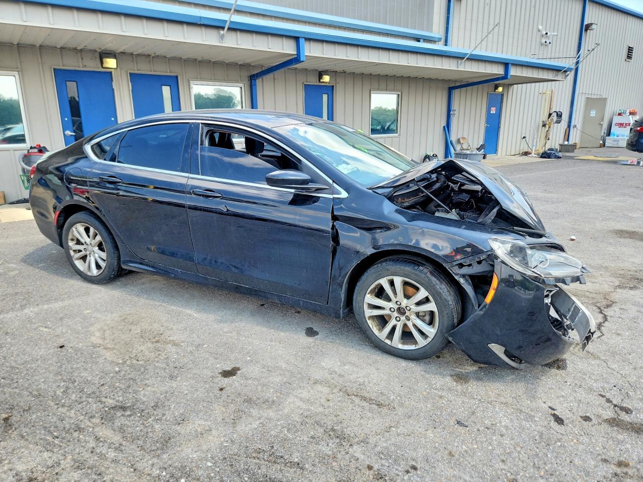 2015 Chrysler 200 Limited - Фото 4