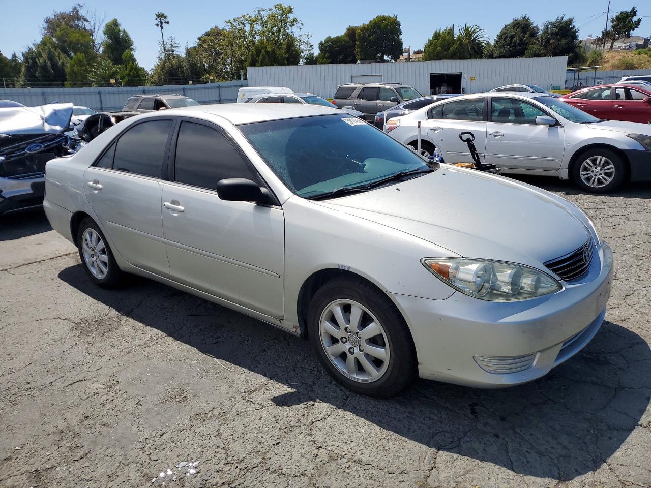 2005 Toyota Camry - Image 4