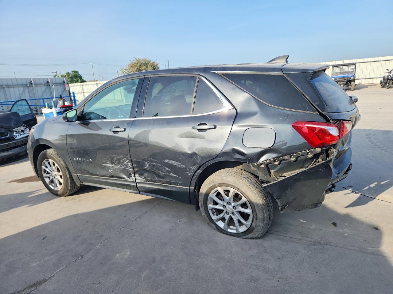 2020 Chevrolet Equinox Lt - Image 2