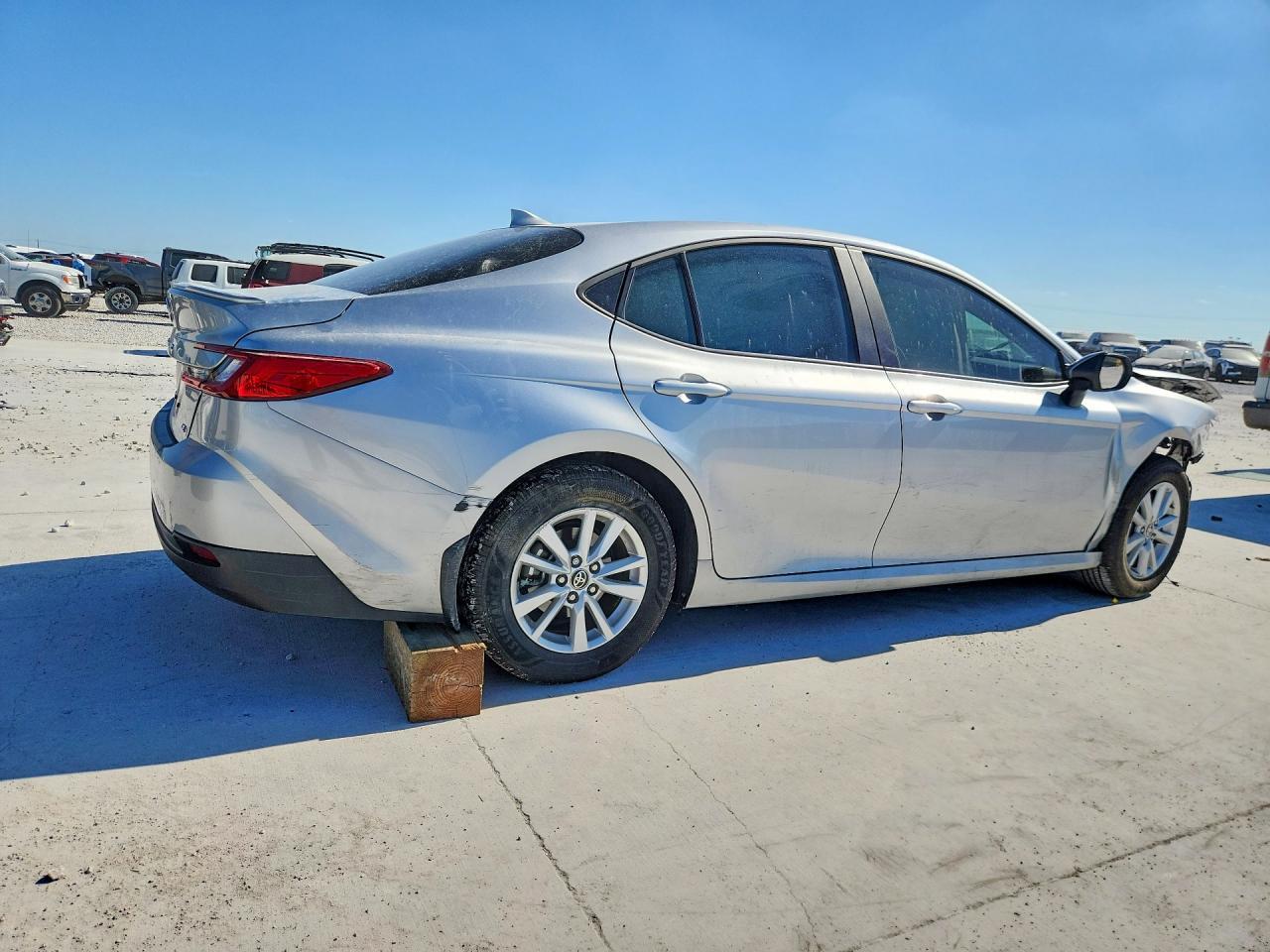 2025 Toyota Camry Le - Фото 3