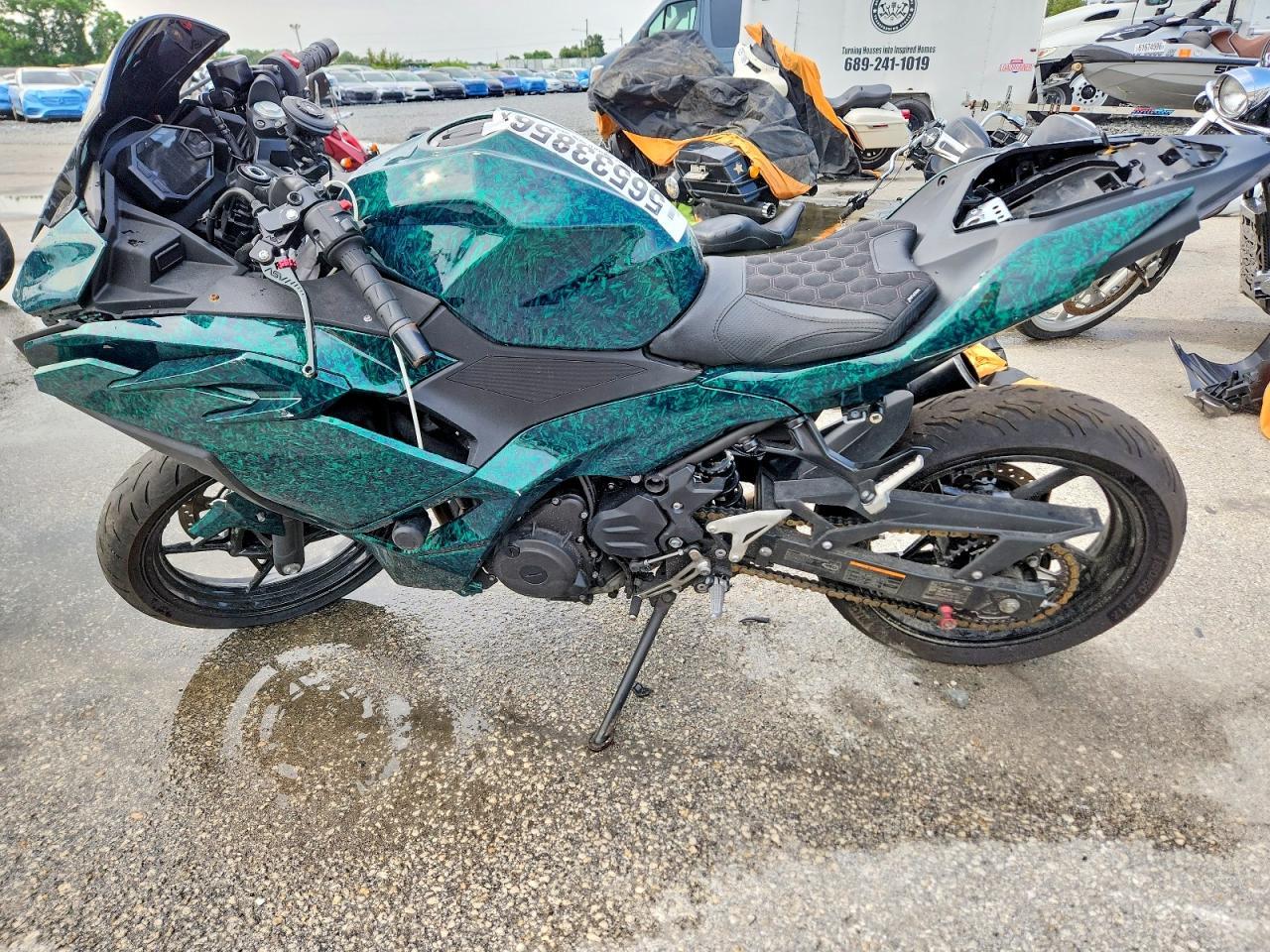 2025 Kawasaki Ex500 - Image 3
