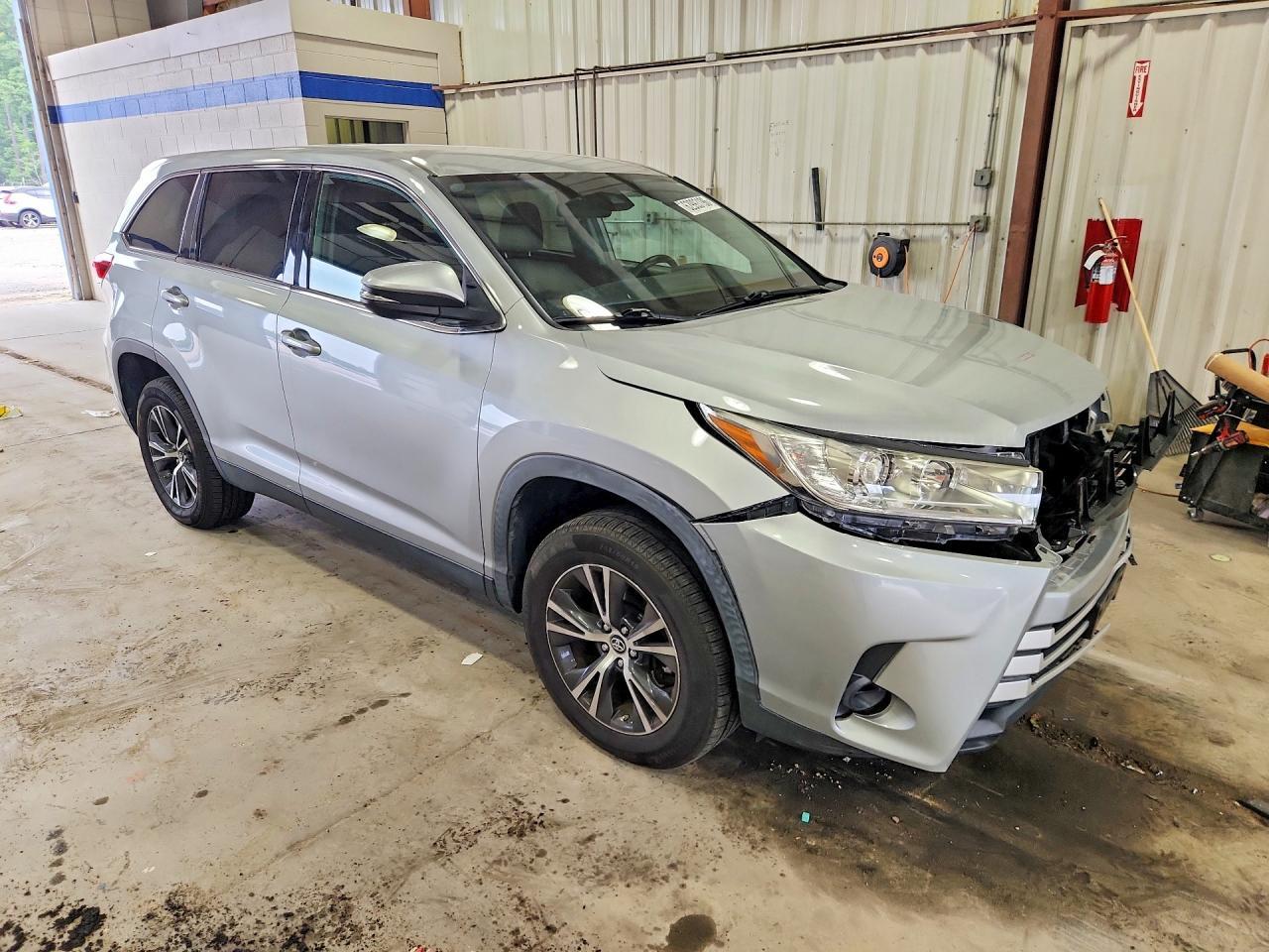 2019 Toyota Highlander Le - Image 4