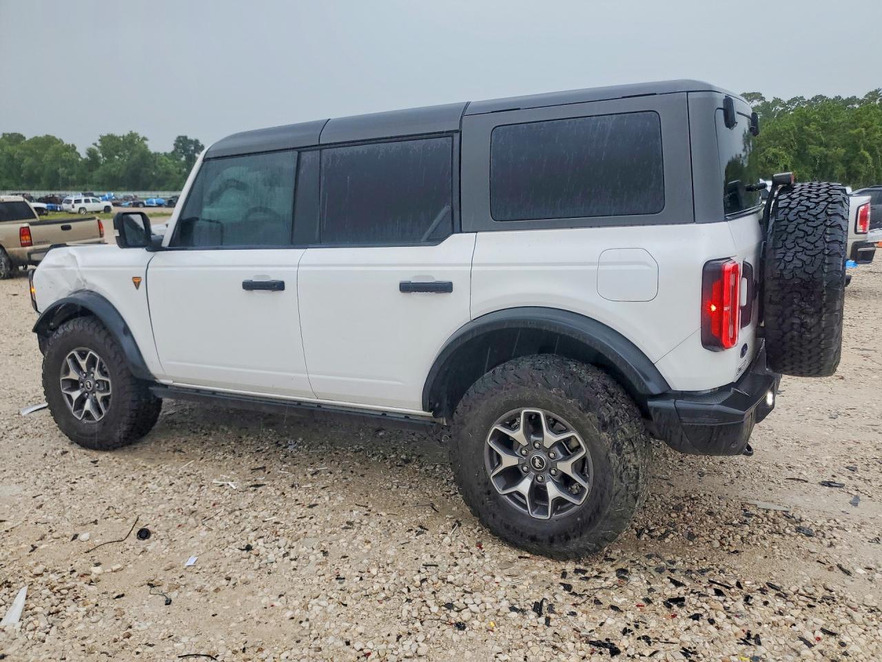 2024 Ford Bronco Badlands - Image 2