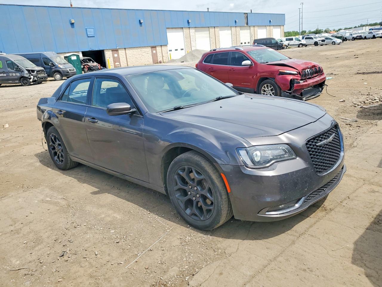 2019 Chrysler 300 S - Фото 4