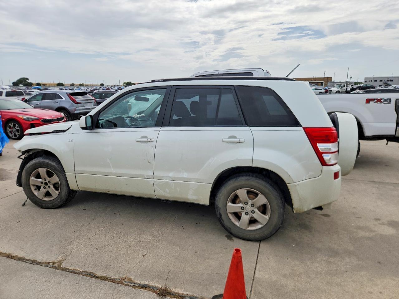 2007 Suzuki Grand Vitara Xsport - Image 2