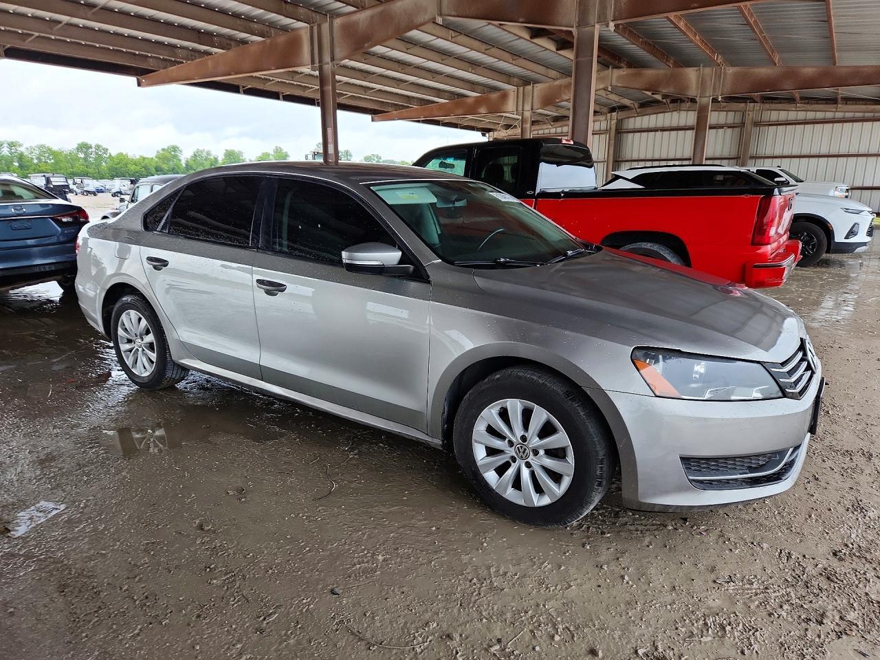 2014 Volkswagen Passat S - Фото 4