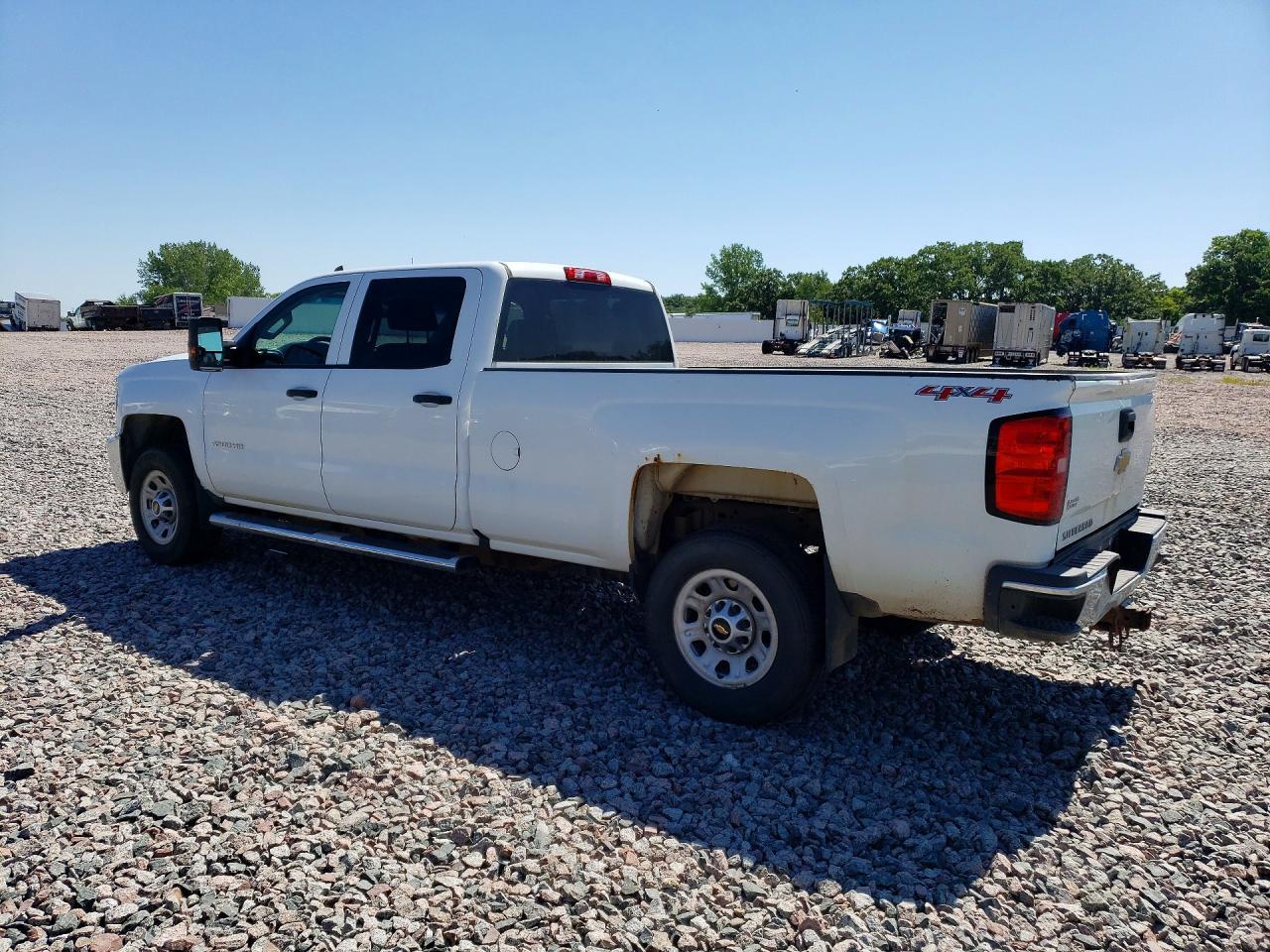 2017 Chevrolet Silverado K3500 - Фото 2