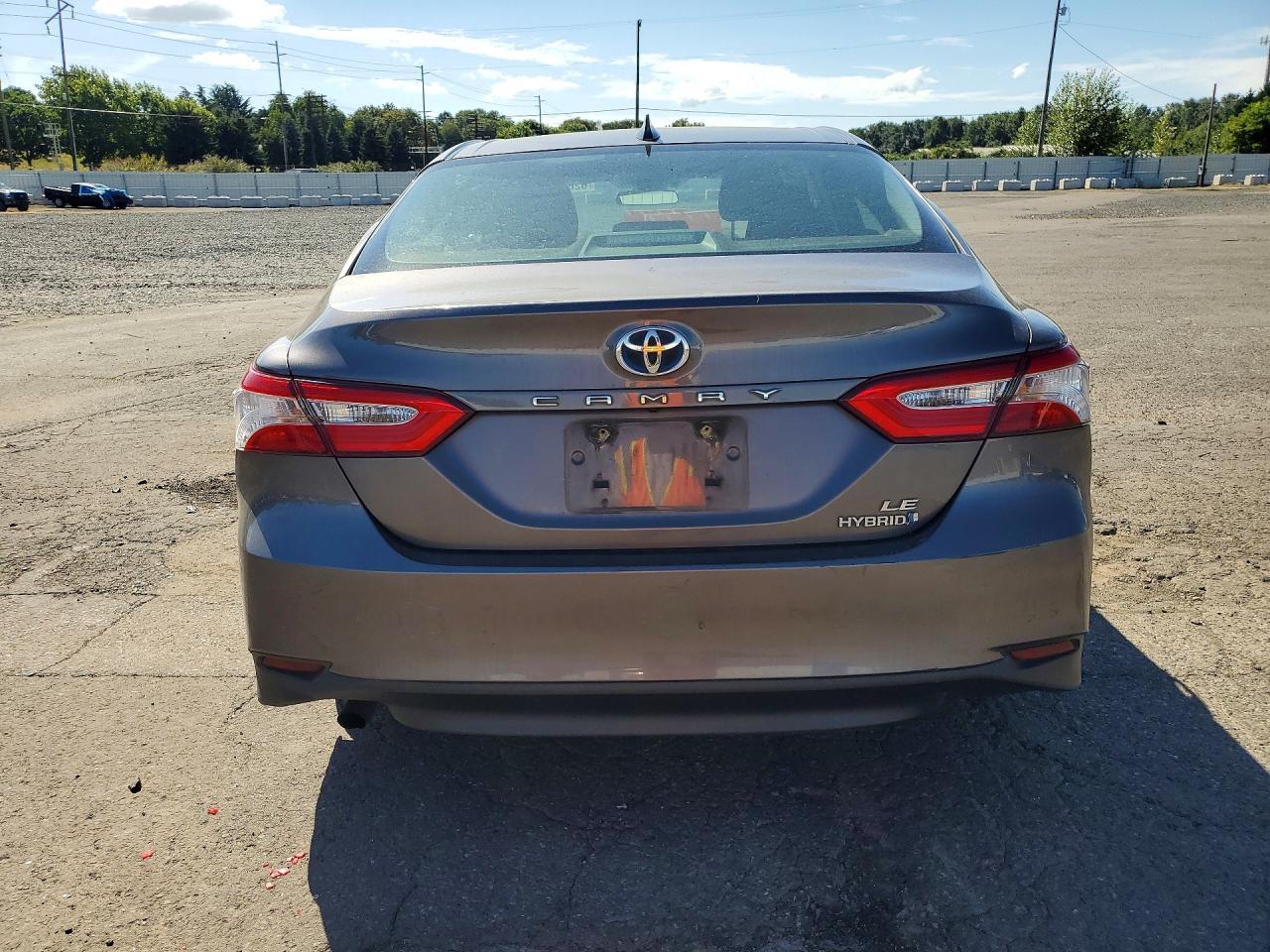 2020 Toyota Camry Le - Фото 6