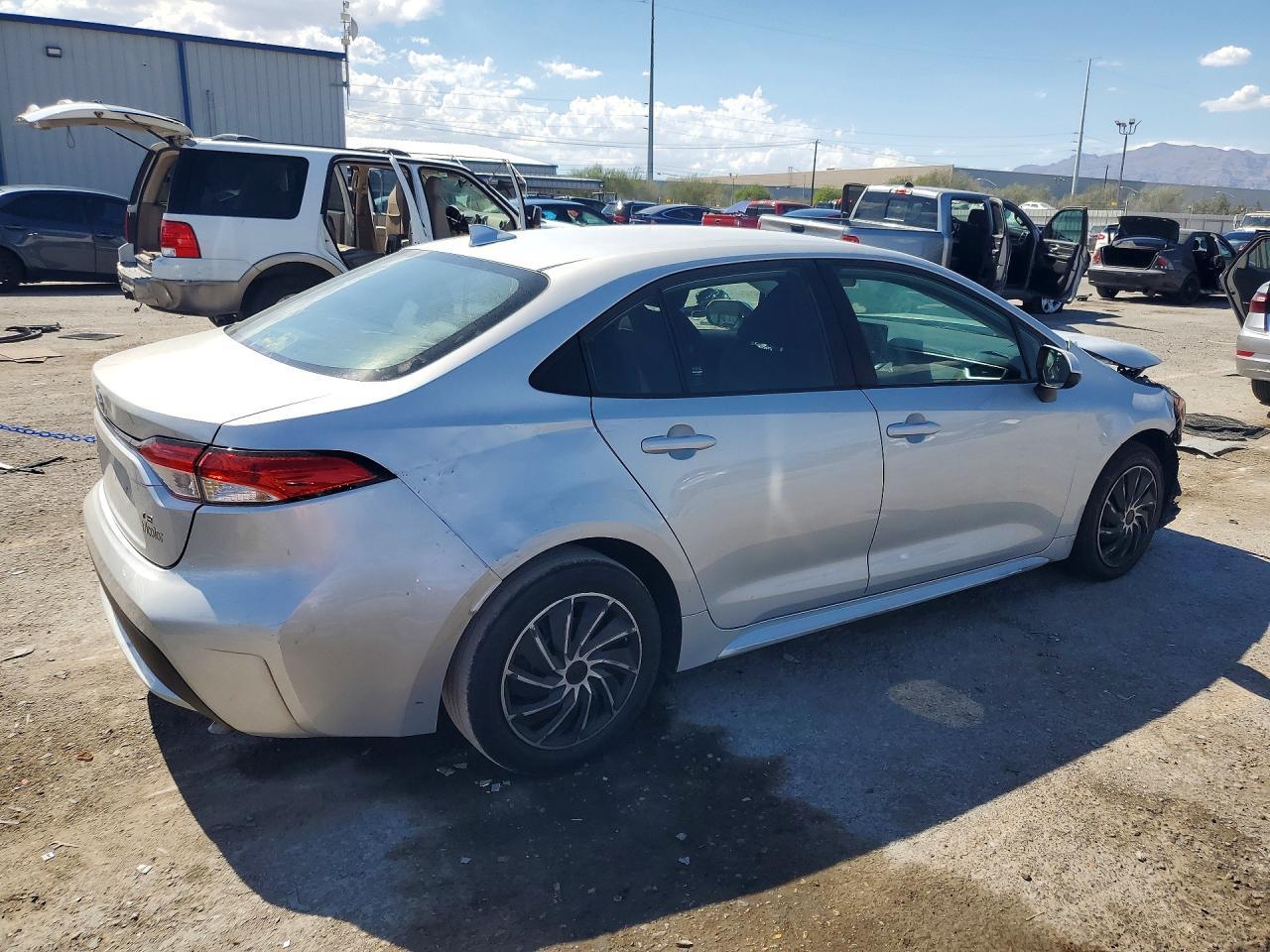 2022 Toyota Corolla Le - Image 3