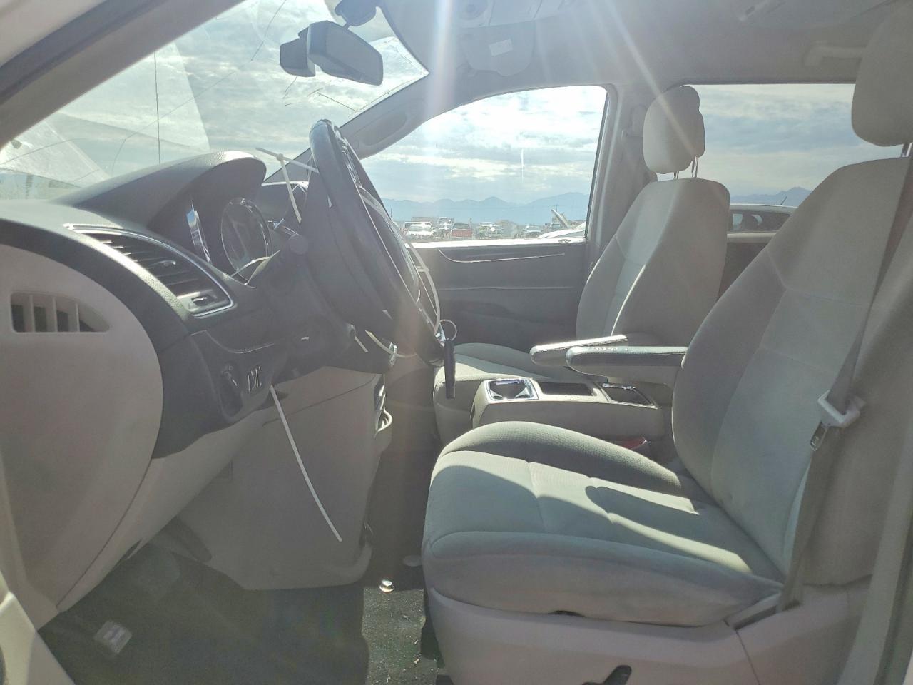 2012 Chrysler Town & Country Touring - Фото 7