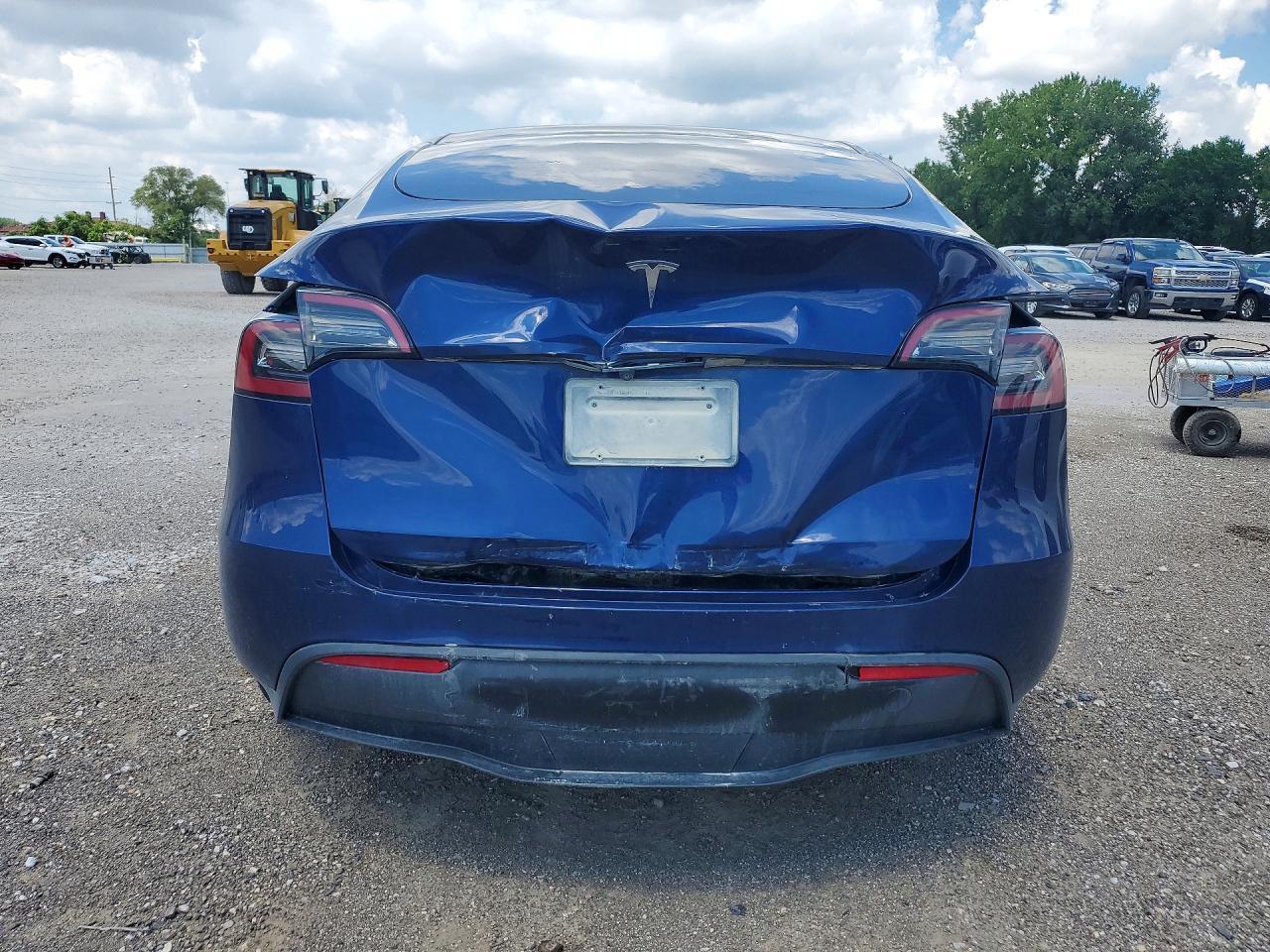 2023 Tesla Model Y - Фото 6
