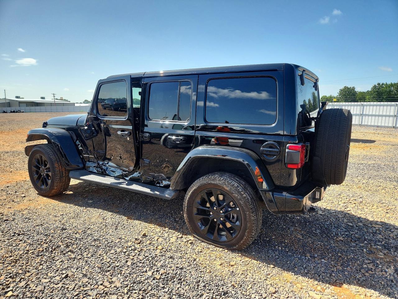 2023 Jeep Wrangler Sahara - Фото 2