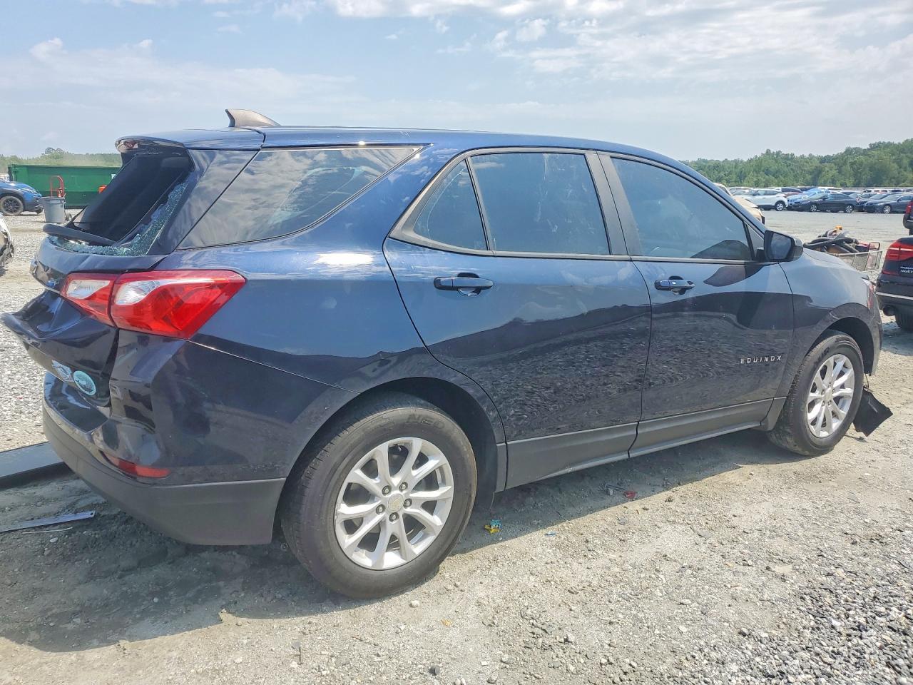 2020 Chevrolet Equinox Ls - Image 3