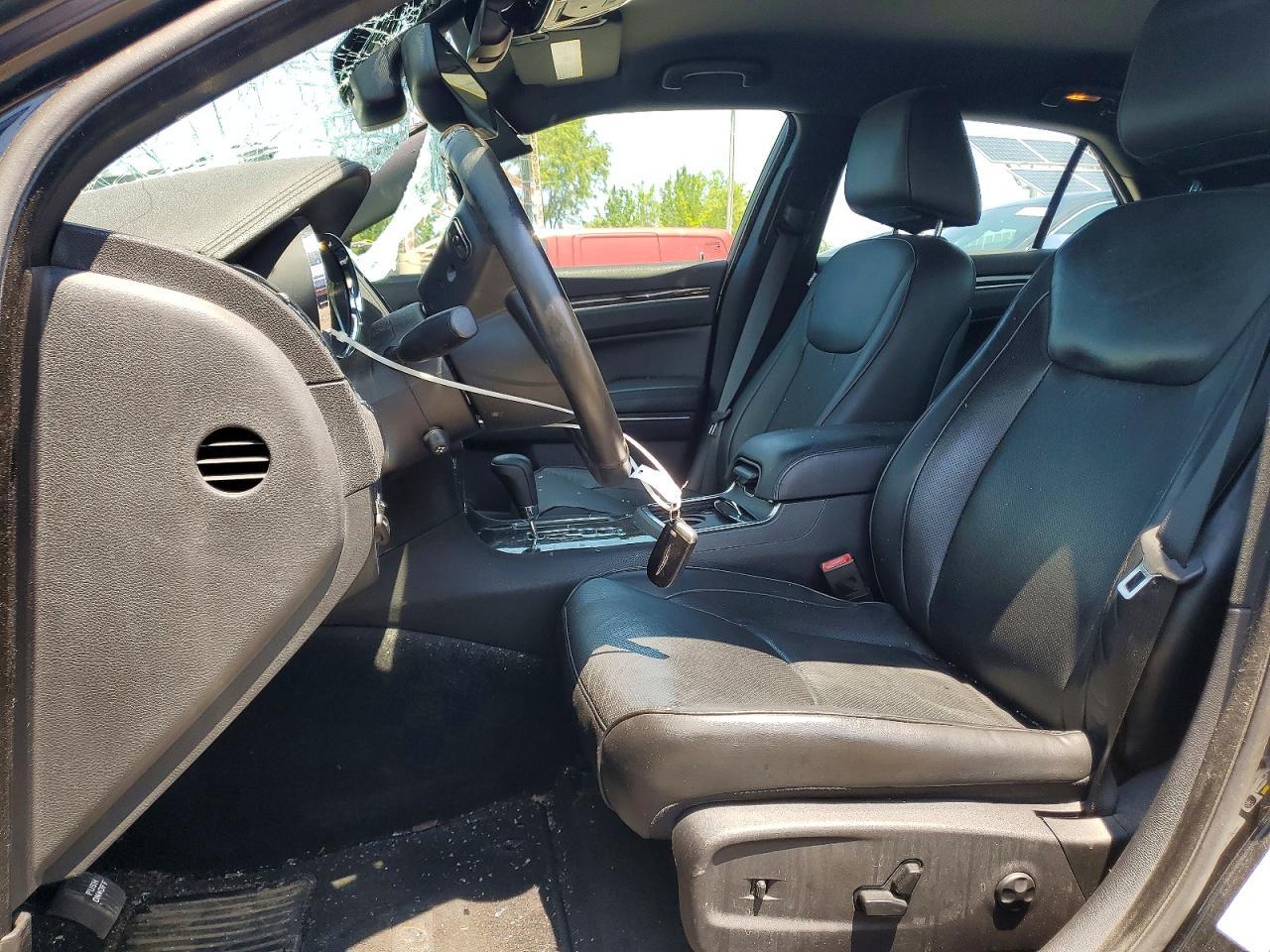 2011 Chrysler 300C - Фото 7