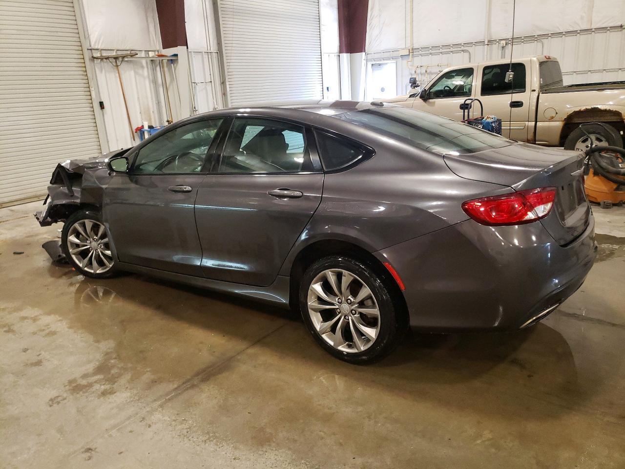 2015 Chrysler 200 S - Фото 2