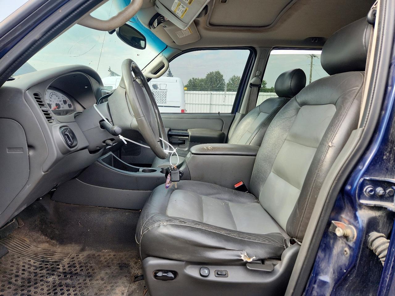 2004 Ford Explorer Sport Trac - Image 7