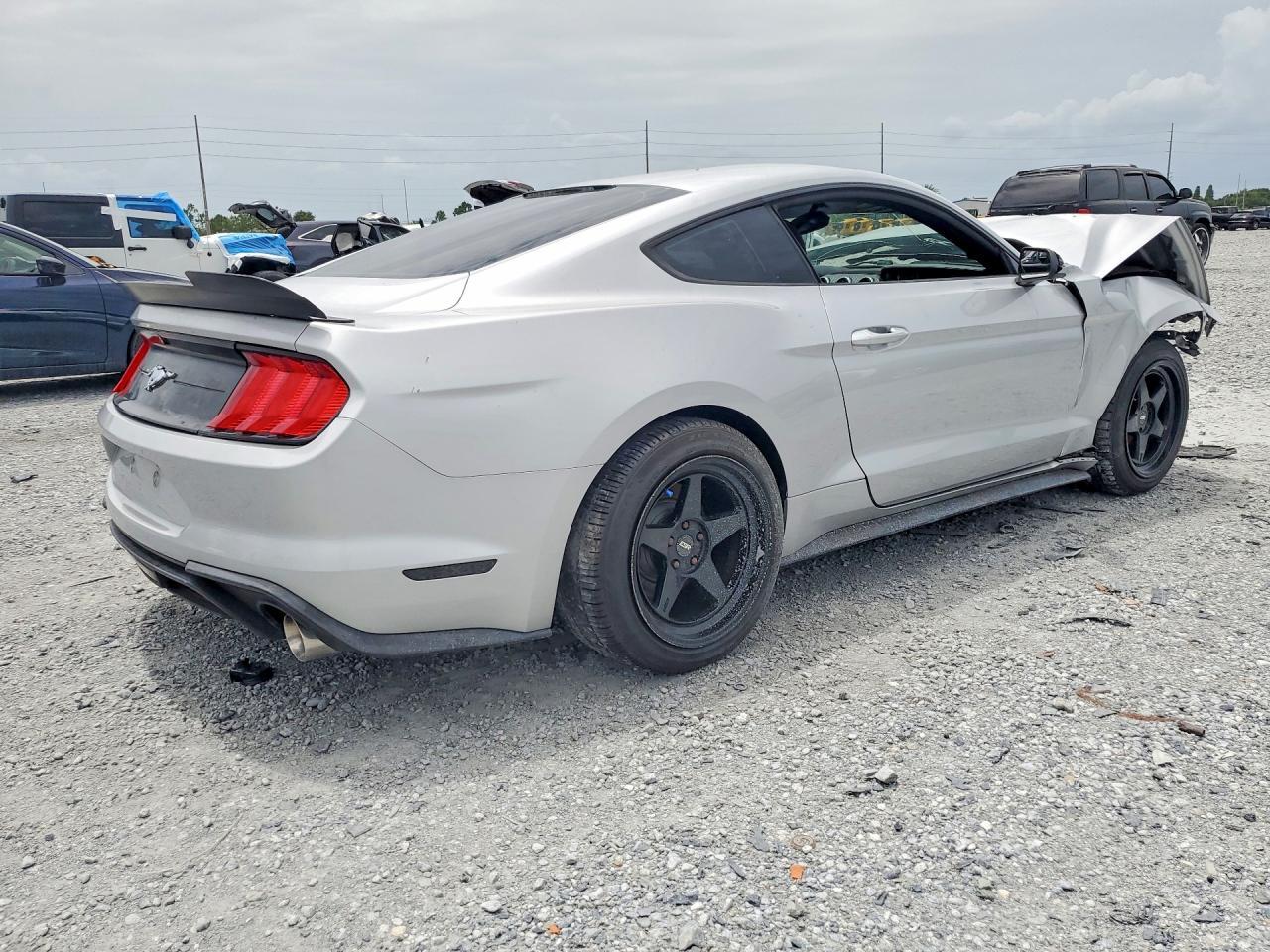 2018 Ford Mustang - Фото 3