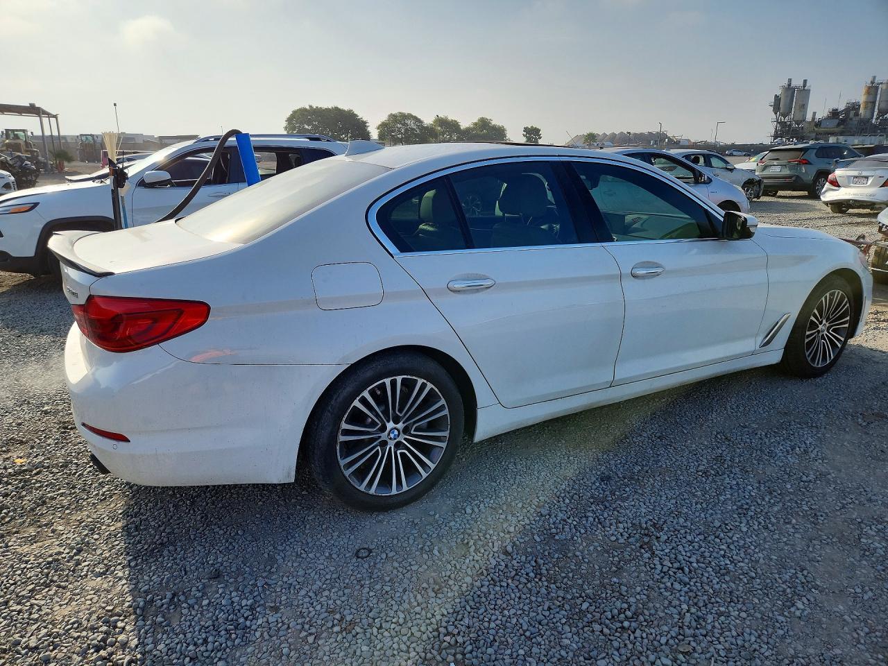 2017 BMW 530 I - Фото 3
