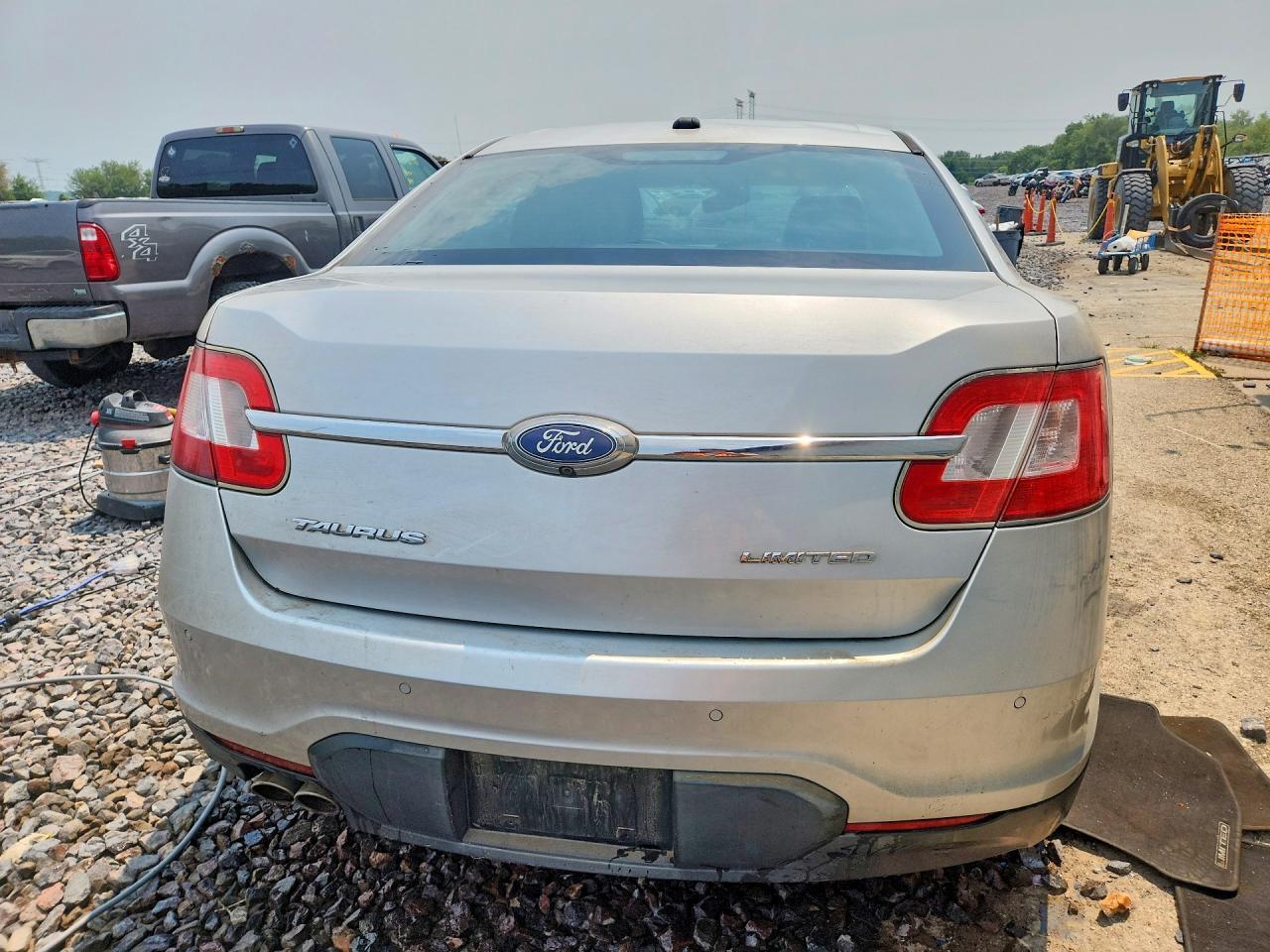 2010 Ford Taurus Limited - Image 6