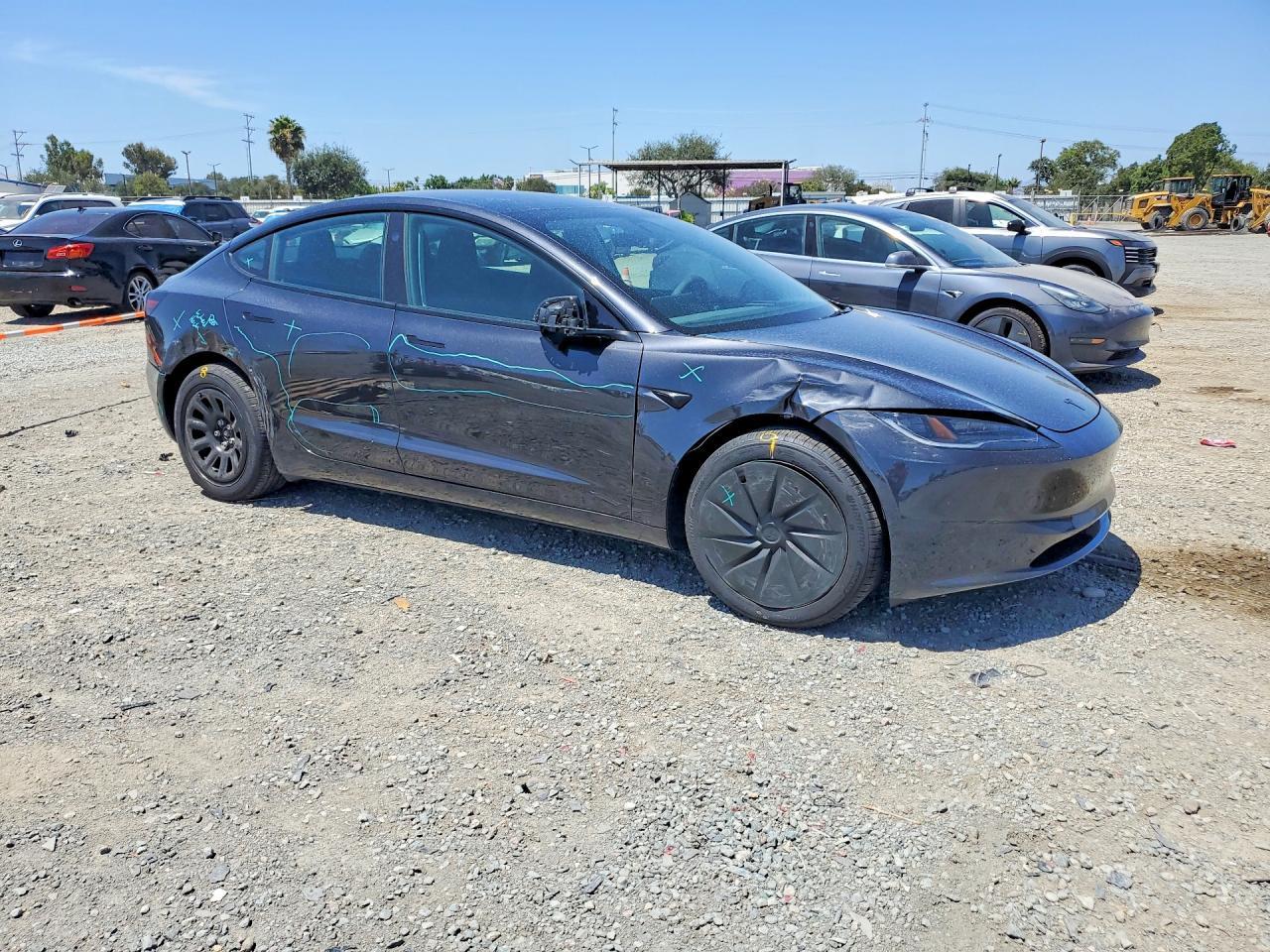 2026 Tesla Model 3 - Фото 4