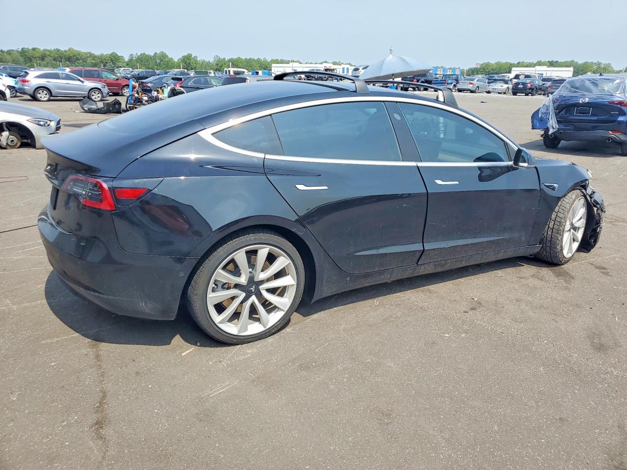 2020 Tesla Model 3 - Фото 3
