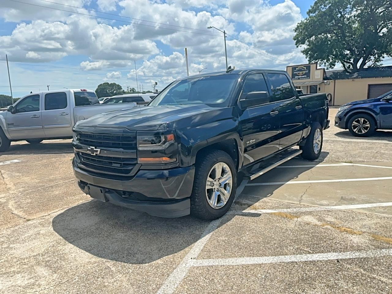 2018 Chevrolet Silverado C1500 Custom - Фото 2