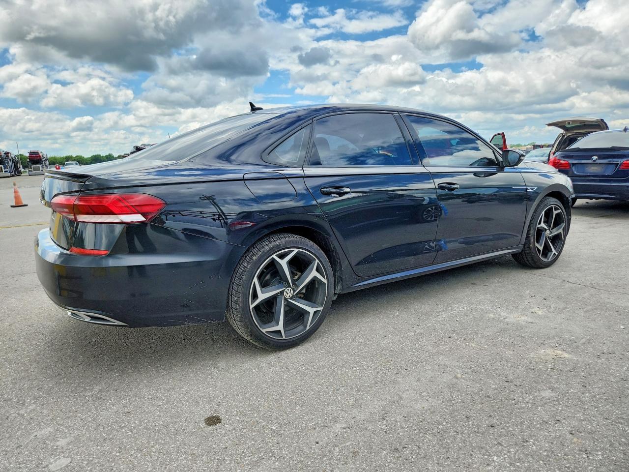 2020 Volkswagen Passat R-Line - Фото 3