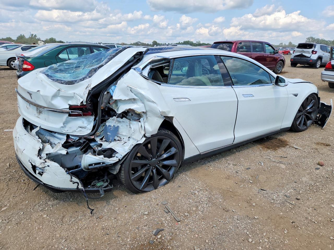 2015 Tesla Model S - Фото 3