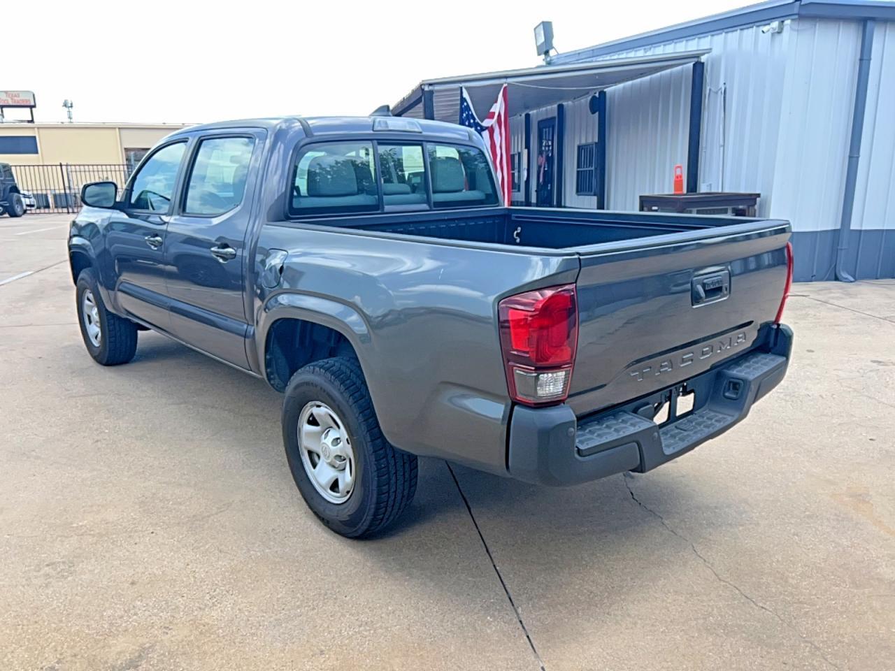 2018 Toyota Tacoma Sr - Фото 3