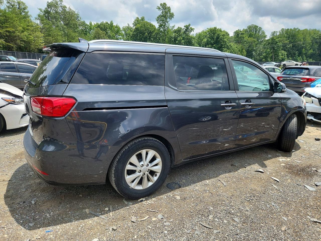 2016 Kia Sedona Lx - Image 3