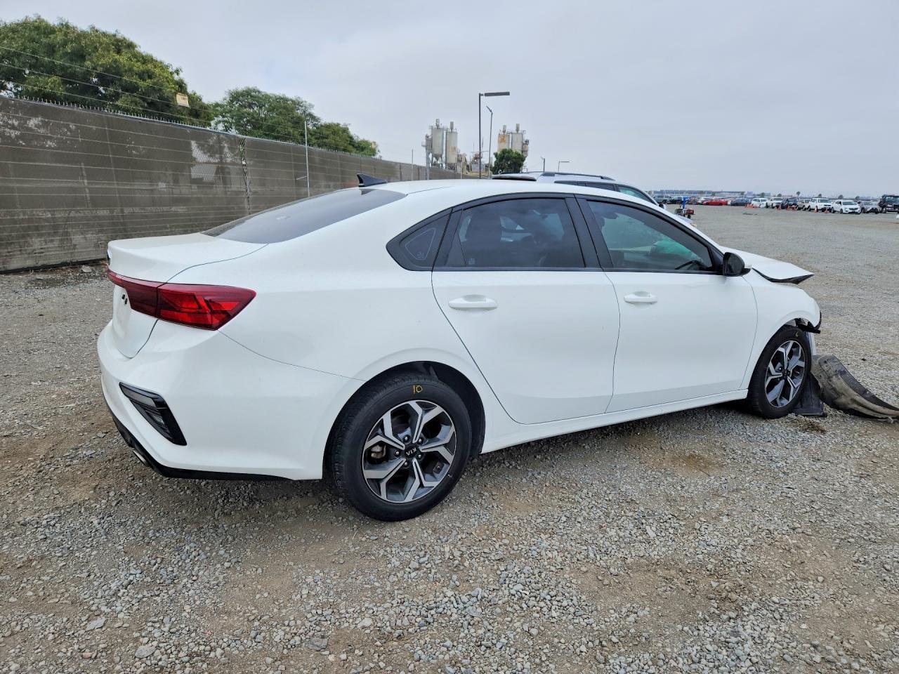 2021 Kia Forte Lxs - Фото 3