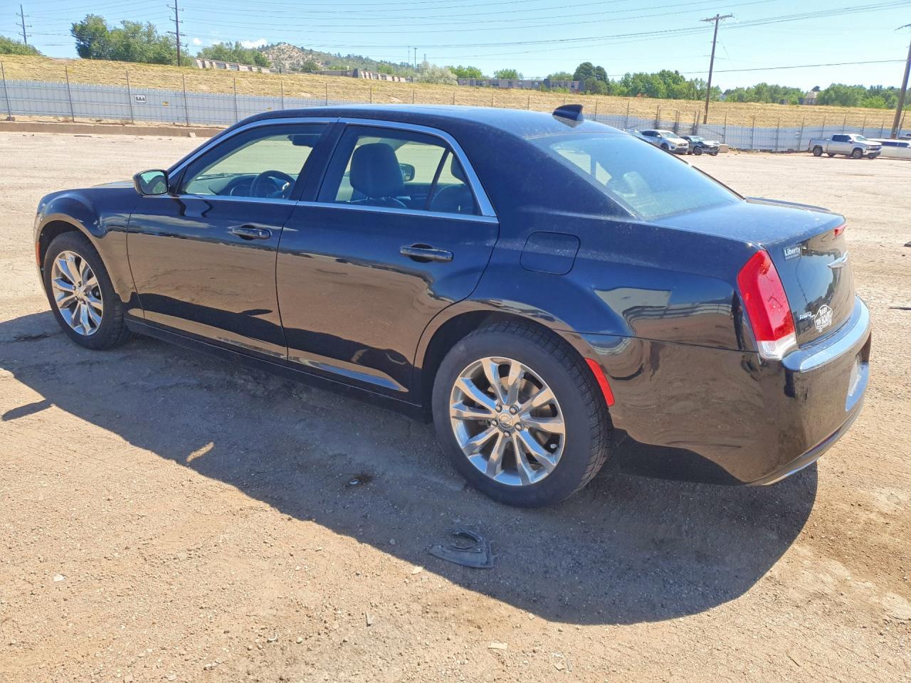 2018 Chrysler 300 Touring - Фото 2
