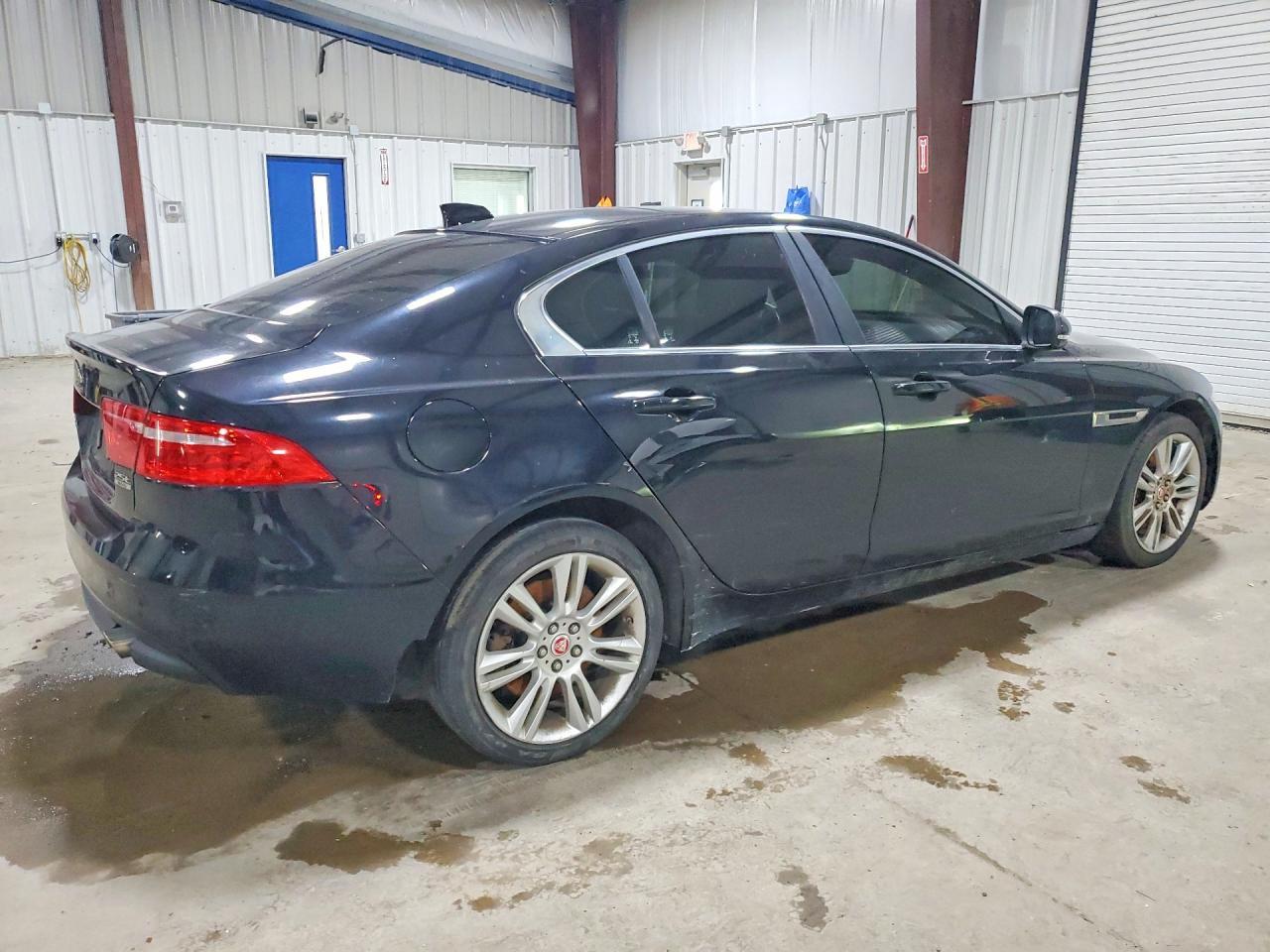 2019 Jaguar Xe - Фото 3