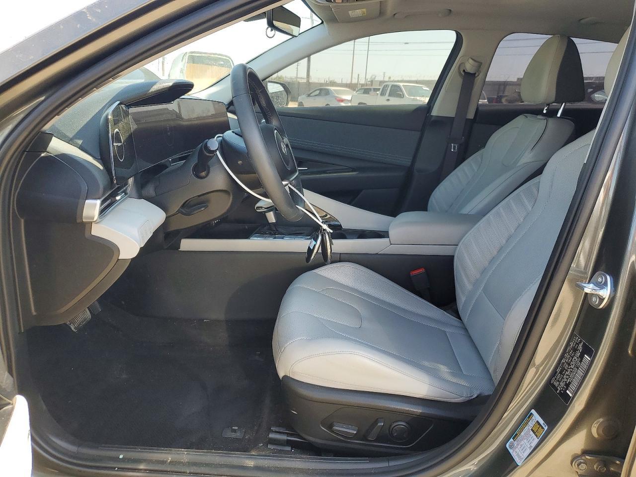 2025 Hyundai Elantra Limited - Image 7