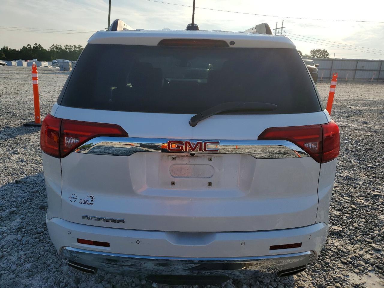 2017 GMC Acadia Denali - Фото 6