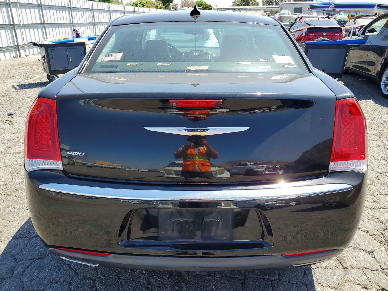 2020 Chrysler 300 Limited - Image 6