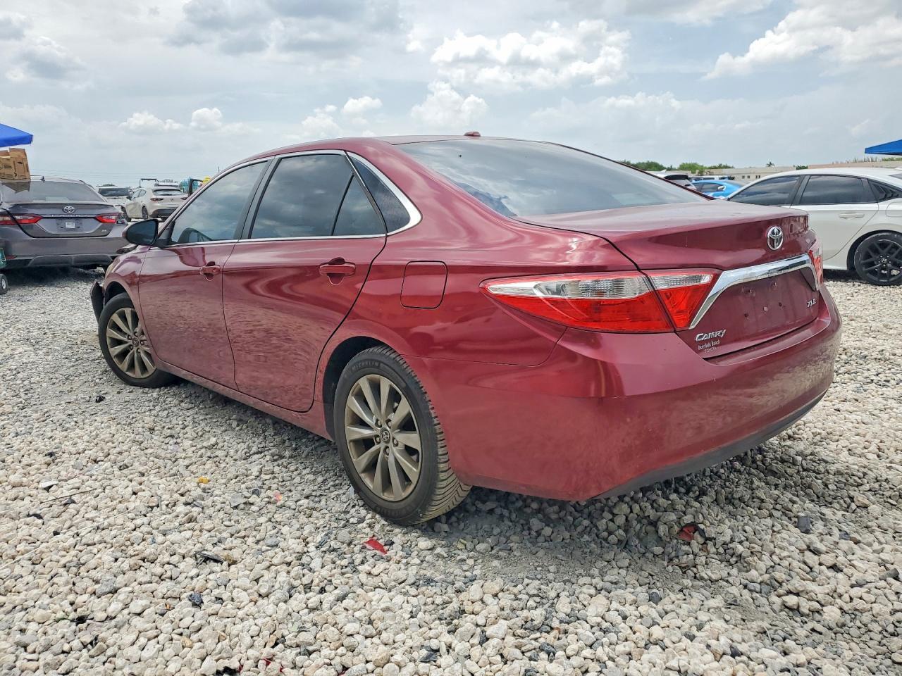 2017 Toyota Camry Xle - Фото 2
