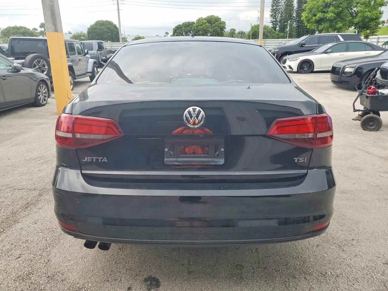 2017 Volkswagen Jetta S - Image 6