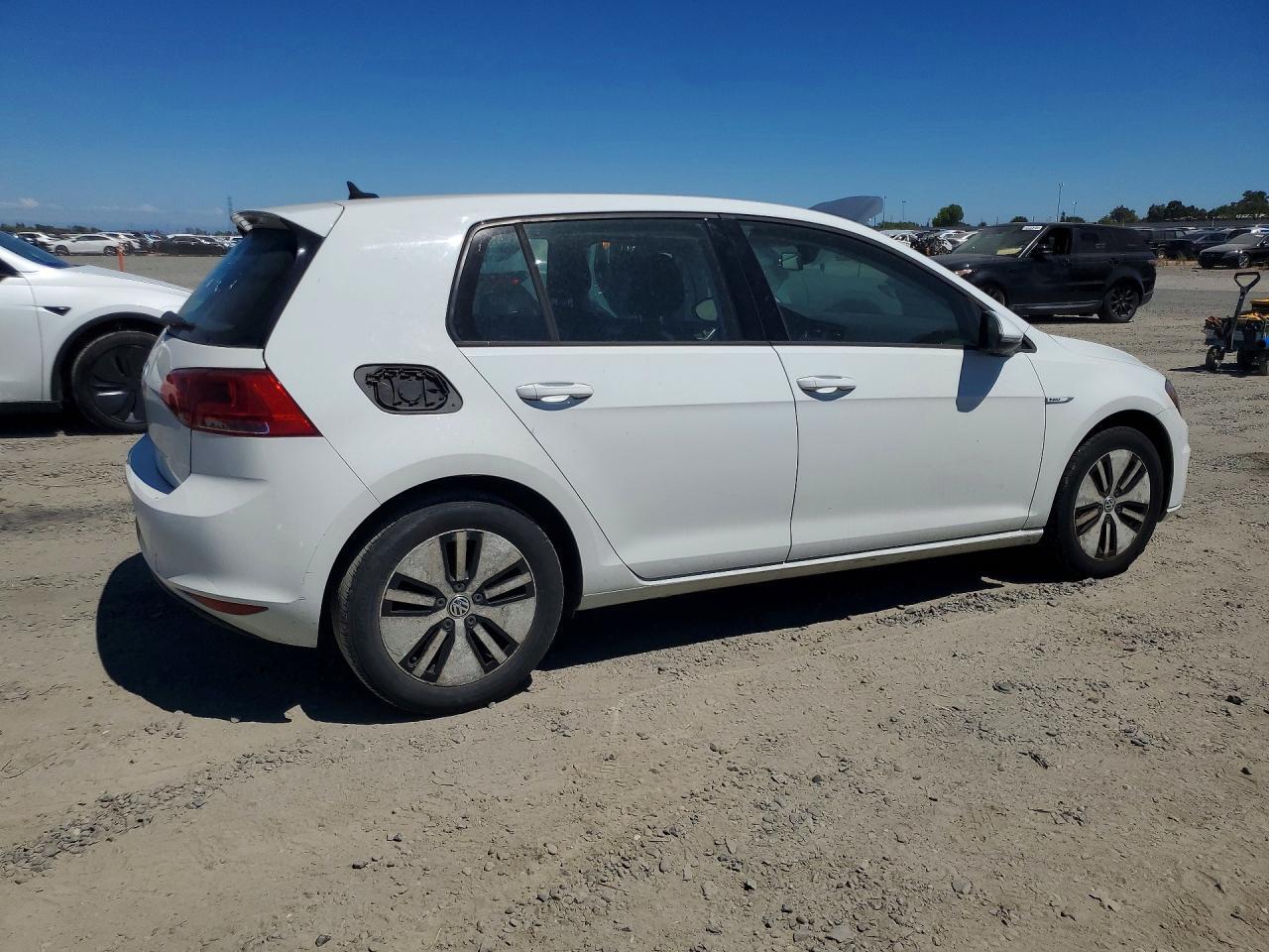 2016 Volkswagen E-Golf Se - Image 3