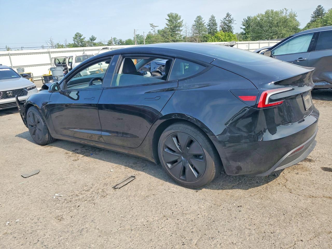 2024 Tesla Model 3 - Фото 2
