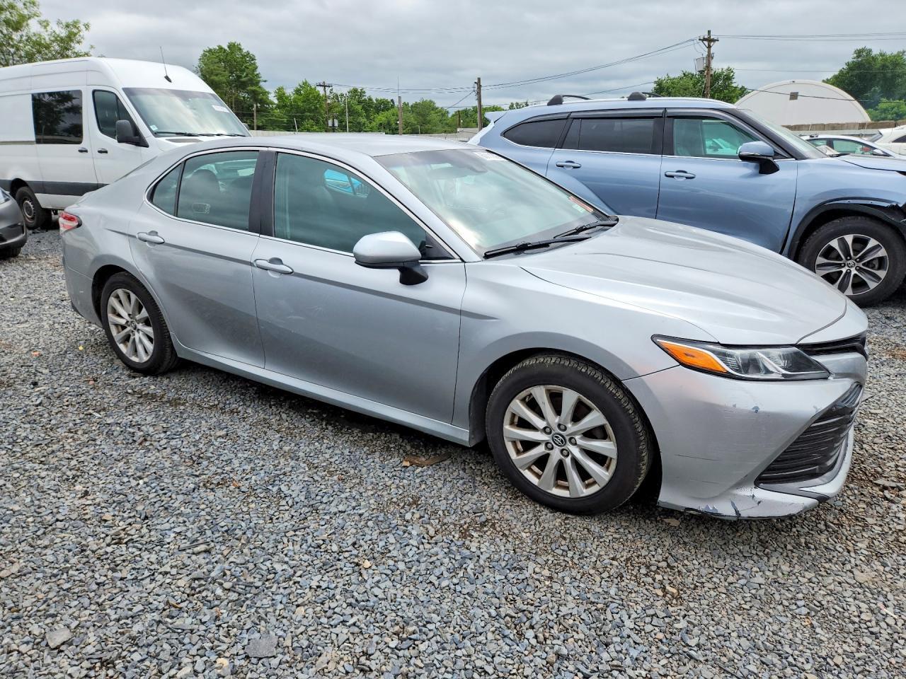 2018 Toyota Camry Le - Фото 4