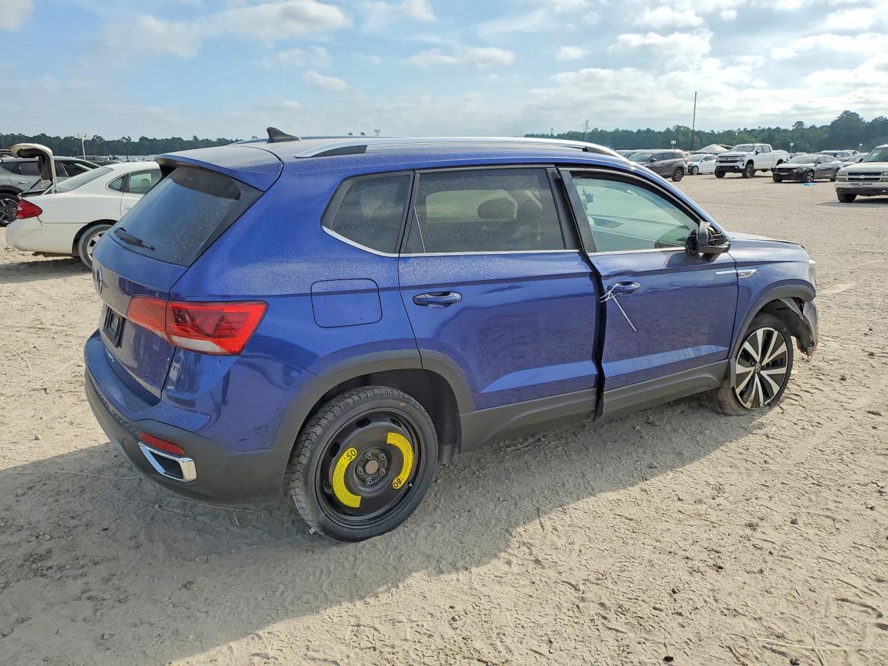 2024 Volkswagen Taos Se - Фото 3