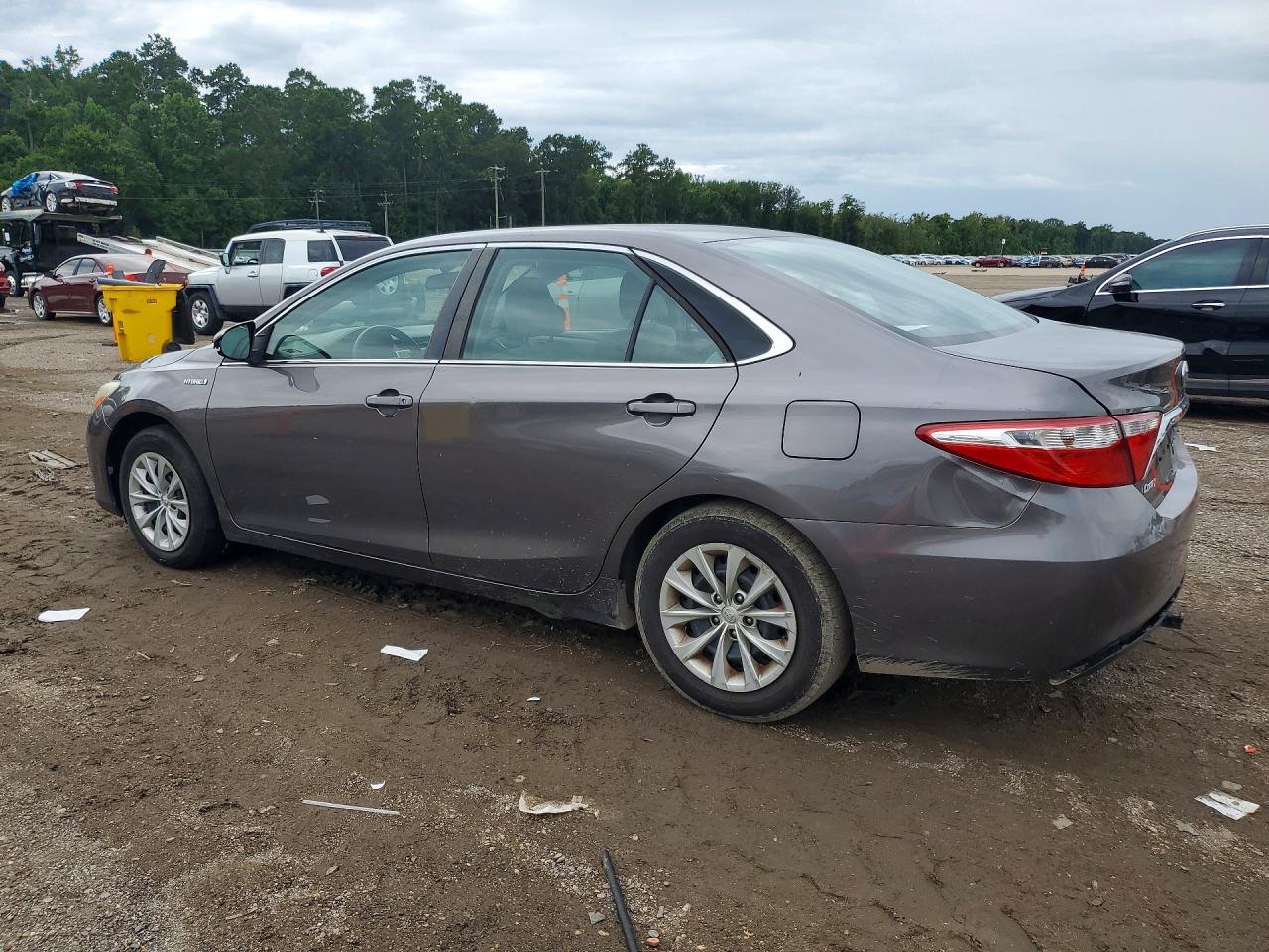 2017 Toyota Camry Hybrid Le - Image 2