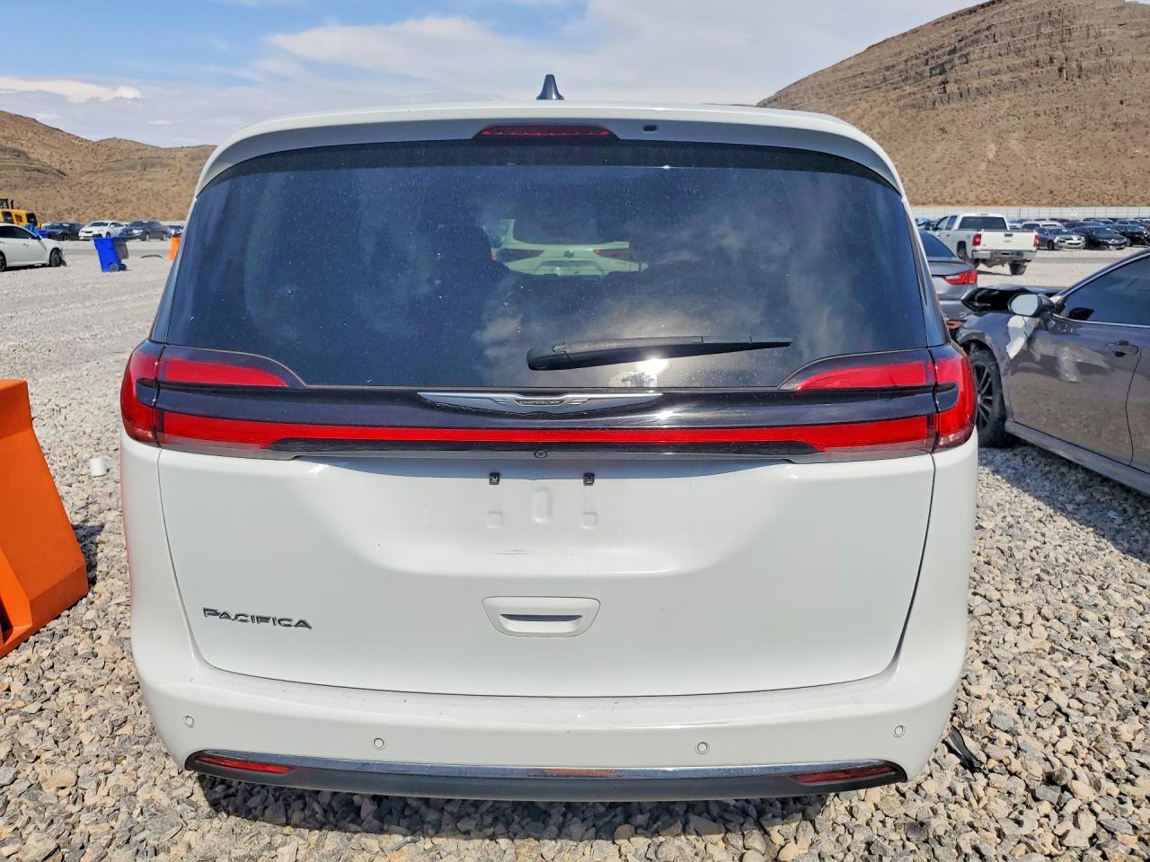2023 Chrysler Pacifica Touring L - Image 6