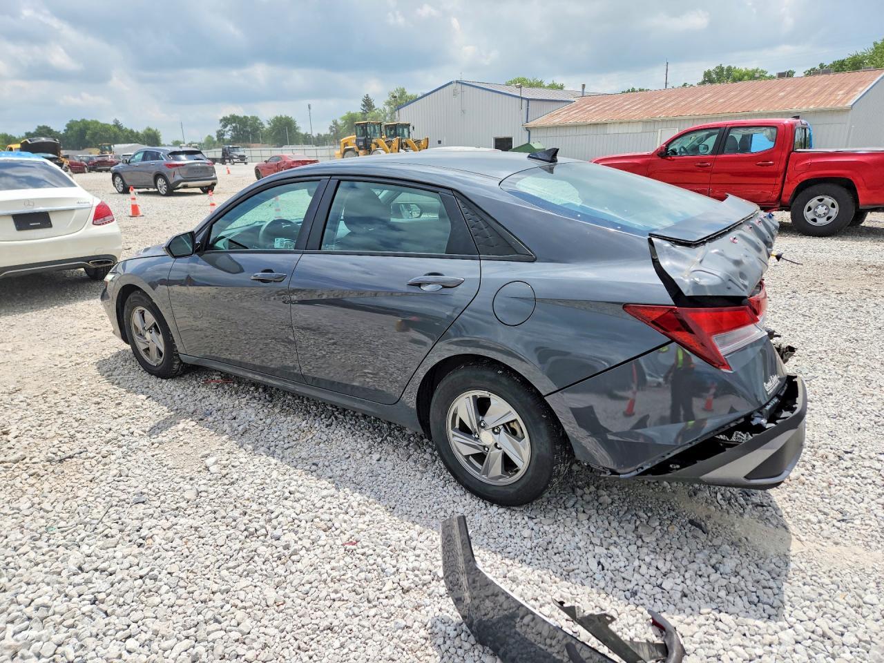 2024 Hyundai Elantra Se - Image 2