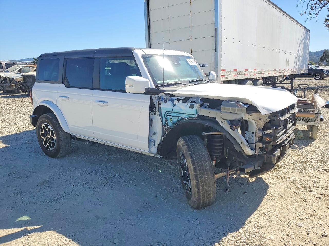 2025 Ford Bronco Outer Banks - Image 4