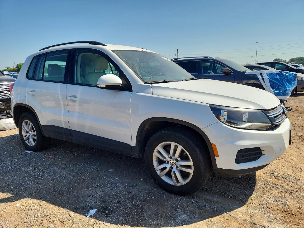 2017 Volkswagen Tiguan S - Image 4