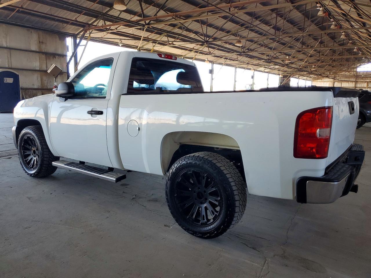 2011 Chevrolet Silverado C1500 - Фото 2